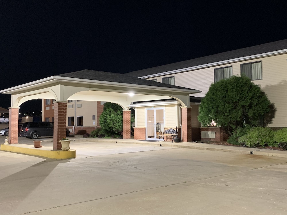 Designer Inn & Suites - photo 52