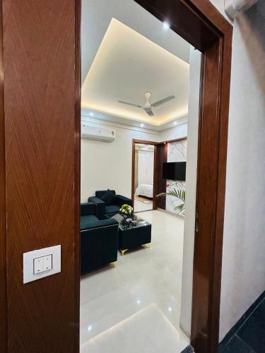 Private 1 BHK Serviced Apartments Sector 52 Near Millennium City Metro Station Gurgaon — 4-Star Luxury Hotel in Gurgaon, India