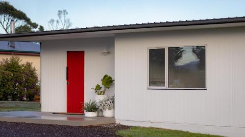 The Red Door Strahan - last minute hotel in Unknown City