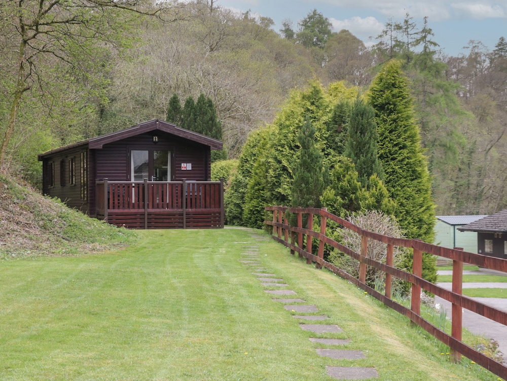 Canadian Cabin 37 — 4-Star Luxury Hotel in Keswick, United Kingdom