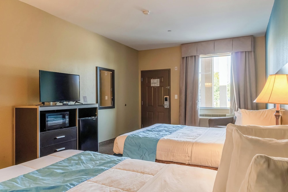 Moulton Inn & Suites By OYO Near Shiner TX - photo 12