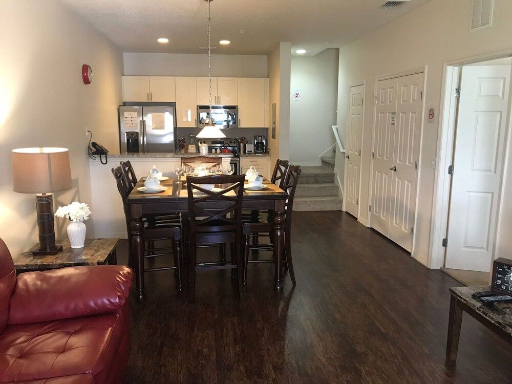 3 Bedrooms 2 Bathrooms Lucaya Village 22 103 - photo 6