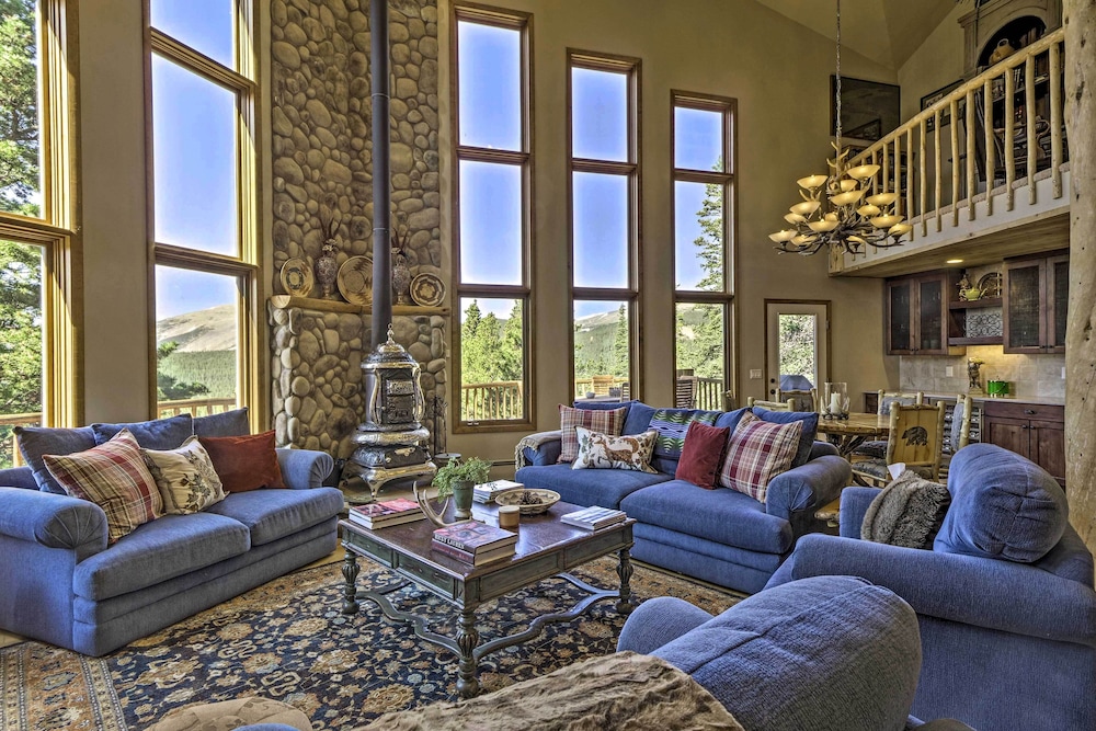 Spacious Fairplay Retreat with Hot Tub and Fire Pit in Fairplay, United States