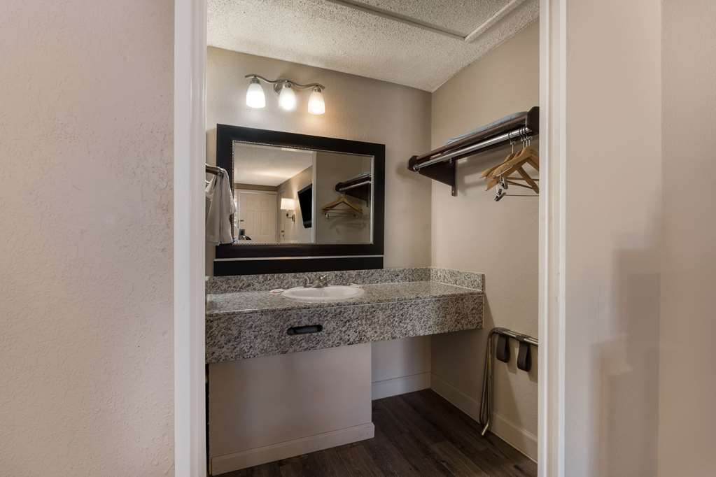 Rodeway Inn Charlotte Airport Area - photo 28