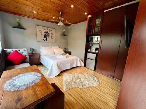SharronDeez - carbon neutral hotel in Cape Town