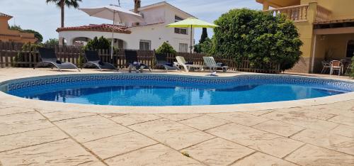 Riumar Eva 300m to beach private pool On Site Service dog beach in Deltebre, Spain