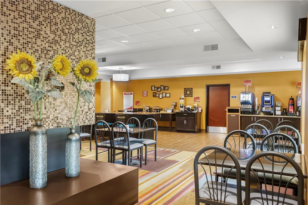 Best Western Plus Hiawatha Hotel - photo 10