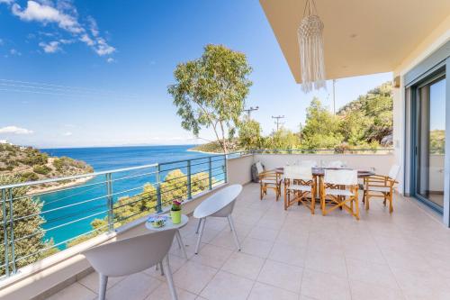 Spacious Villa by the Sea — 4-Star Luxury Hotel in Korinthos, Greece