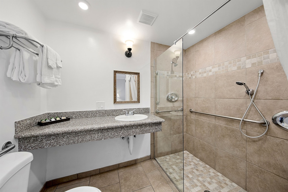 Ocean Beach Hotel - photo 29