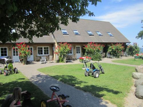 Ferienbauernhof Liesenberg Jagdreihenhaus Hase — carbon neutral stay, Fehmarn