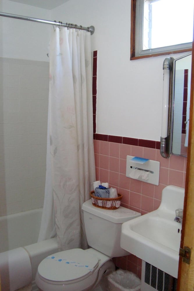 Town & Beach Motel - photo 30