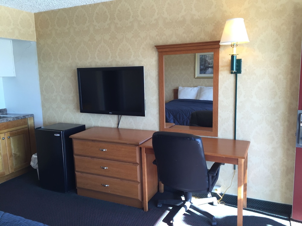 Town and Country Motel - photo 15