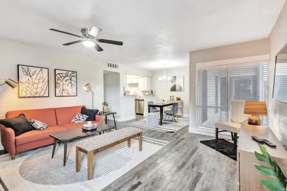 Walk to WorldCup Dallas At&t Stadium from Cozy 2bd2ba Apartment — 4-Star Luxury Hotel in Arlington, United States