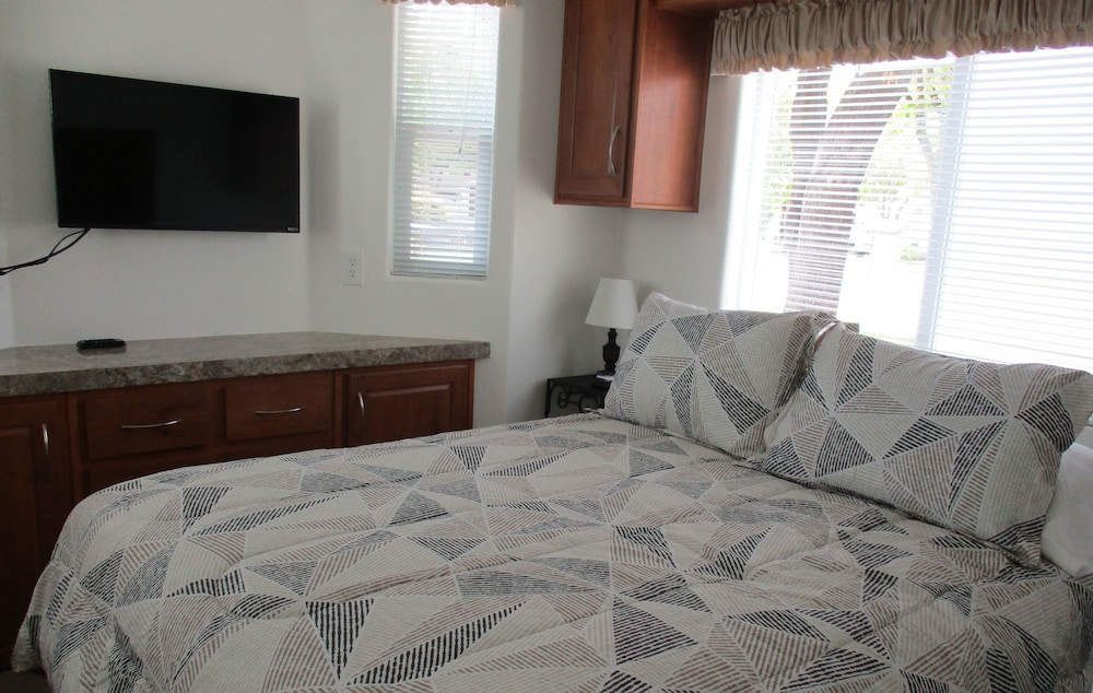 Travelers World RV Resort - photo 3