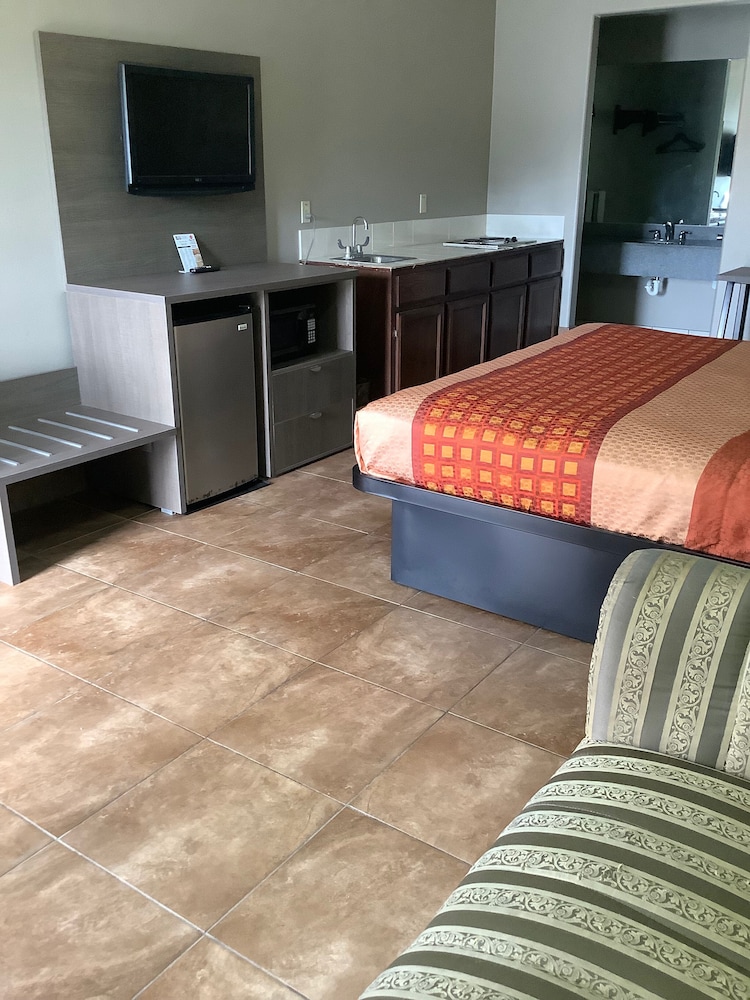 Texas Inn Weslaco - photo 38