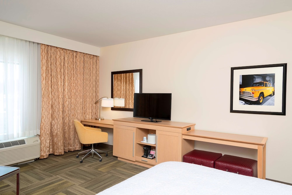 Hampton Inn Kalamazoo - photo 9