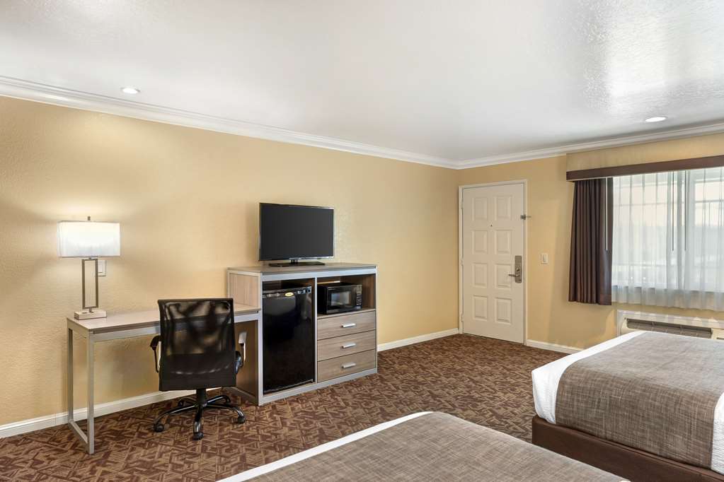 Best Western Hanford Inn - photo 16