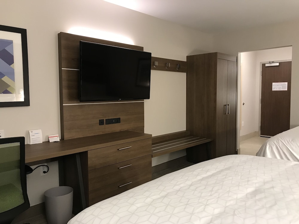 Holiday Inn Express & Suites Phoenix Airport North by IHG - photo 30