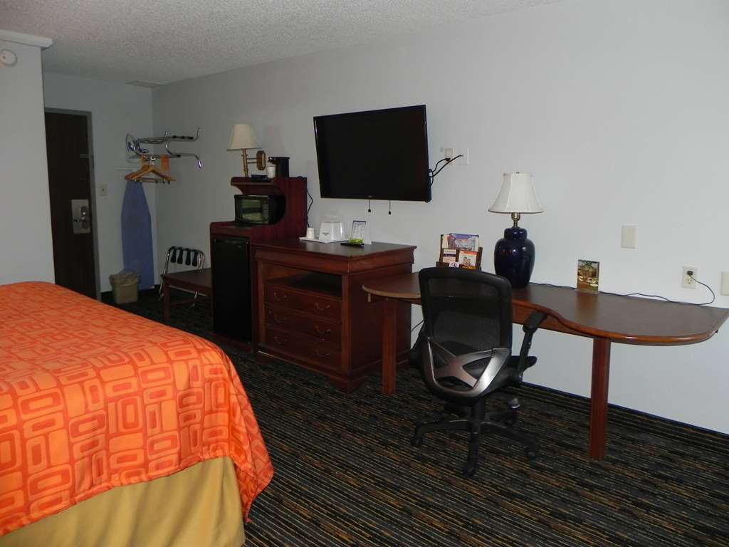 Howard Johnson by Wyndham Lexington - photo 9