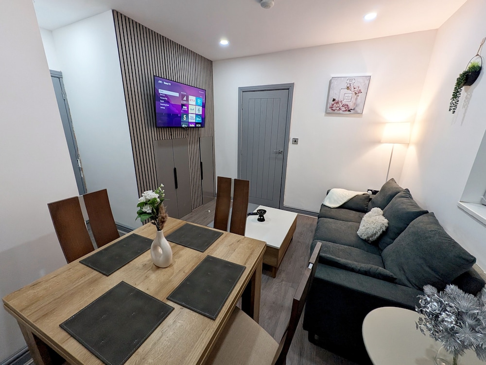 Spacious and Comfortable Modern Rooms - last minute hotel in Clayton