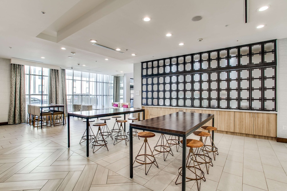 Hilton Garden Inn North Dallas Central Expy - photo 2