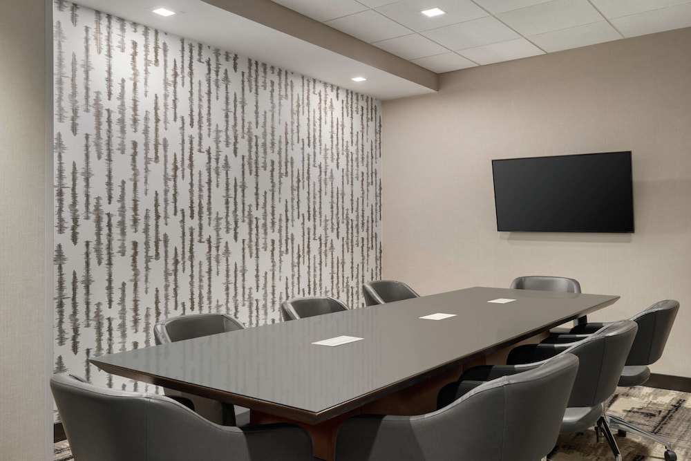 Hampton Inn Portland Downtown Waterfront - photo 48