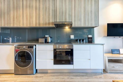 Backup Power Eco Balcony Apartment near Table Mountain
