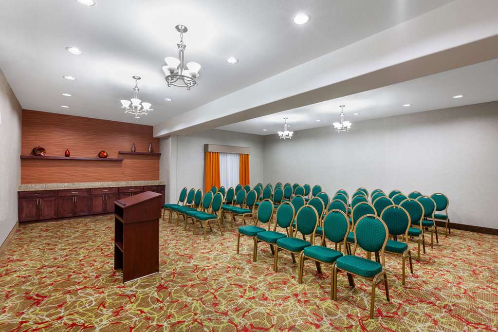 La Quinta Inn & Suites by Wyndham Houston Channelview - photo 14