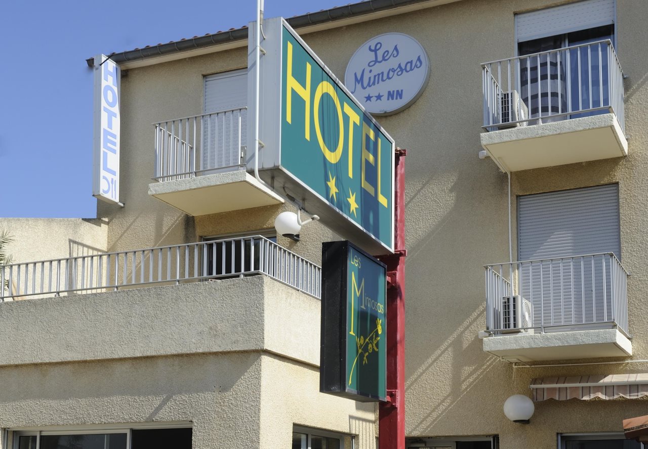 Les Mimosas - carbon neutral hotel in Argelers