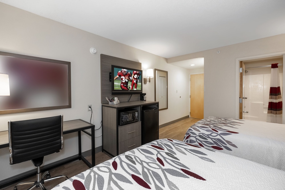 Red Roof Inn Clifton Park - photo 17
