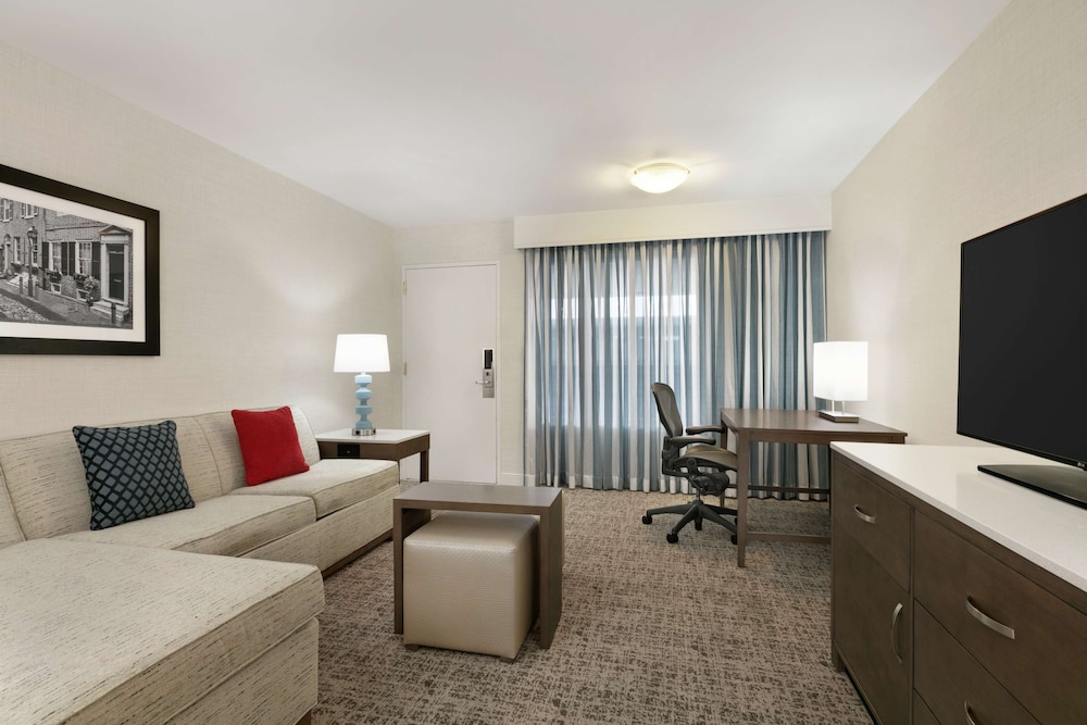 Embassy Suites by Hilton Philadelphia Valley Forge - photo 9