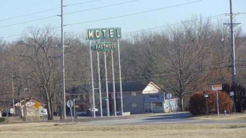 Eastwood Motel - photo 2