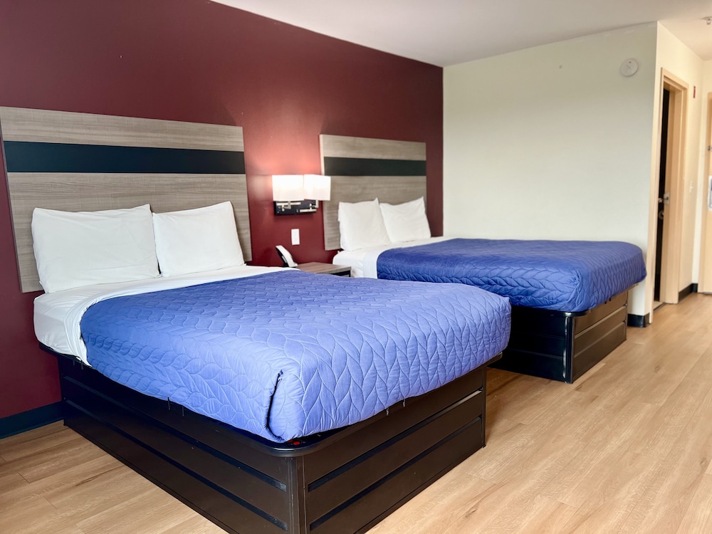 Saffron Inn & Suites - photo 3