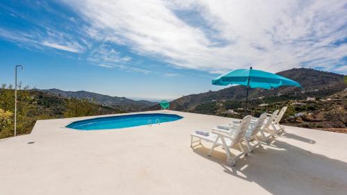 Villa Felicidad Sayalonga by Ruralidays — 4-Star Luxury Hotel in Sayalonga, Spain