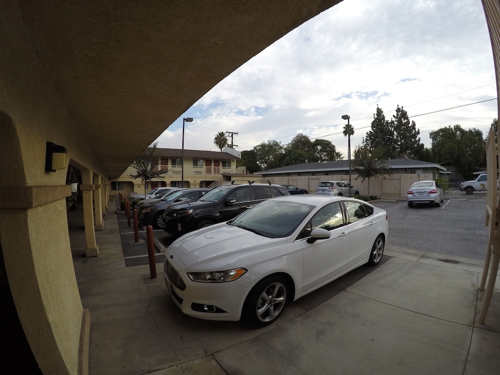 Loma Linda Inn - photo 39