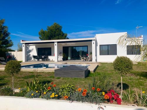 Ole Tú Andalucia — hotel in Sanlucar La Mayor