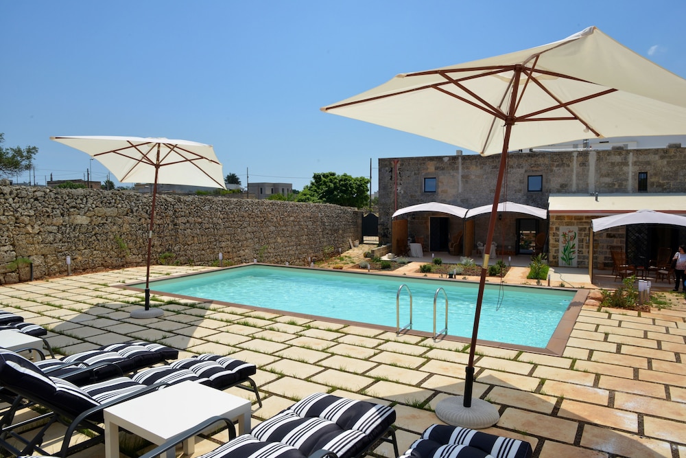 Masseria Palane - carbon neutral hotel in Patu