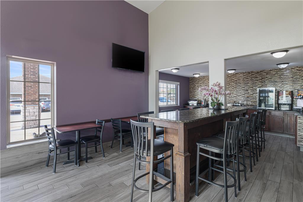 SureStay Plus Hotel by Best Western Kearney Liberty North - photo 8