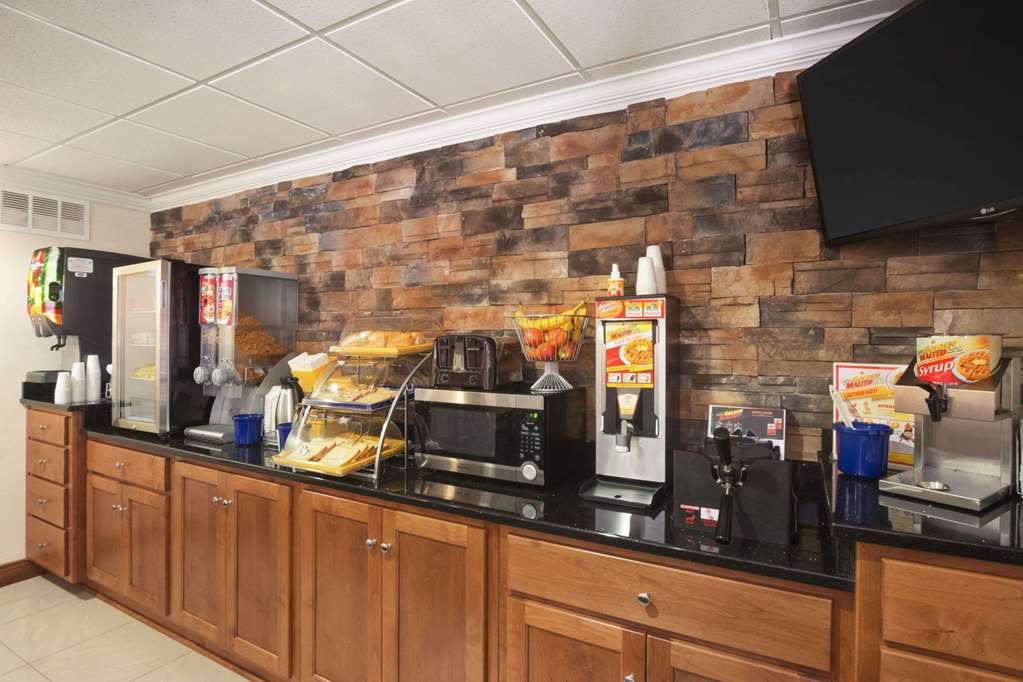 Days Inn & Suites by Wyndham Commerce - photo 31
