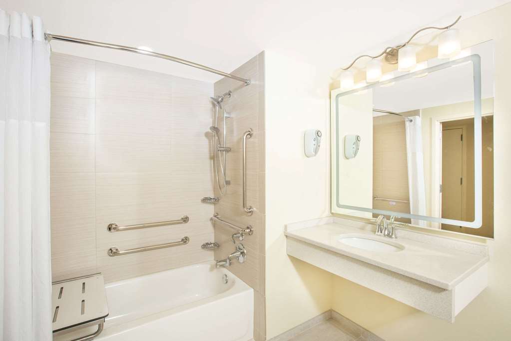 Days Inn & Suites by Wyndham Kearney - photo 10