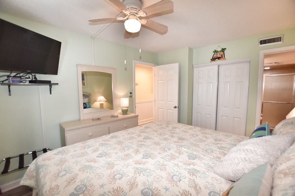 1410 Waters Edge Resort 1 Bedroom Condo by RedAwning - photo 5