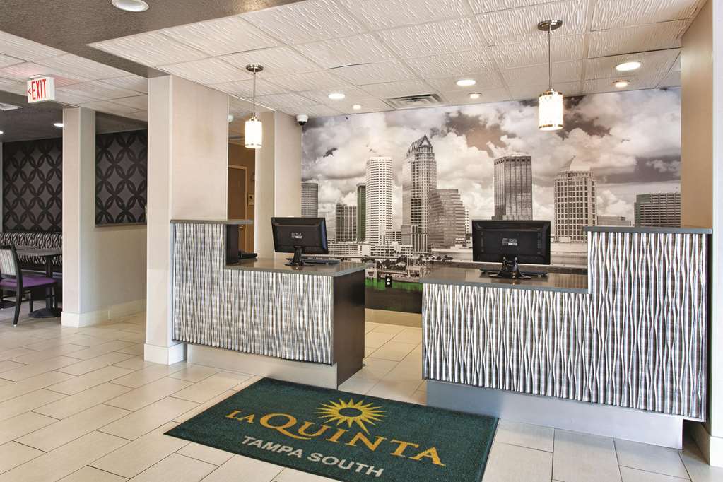 La Quinta Inn & Suites by Wyndham Tampa Bay Area Tampa South - photo 6