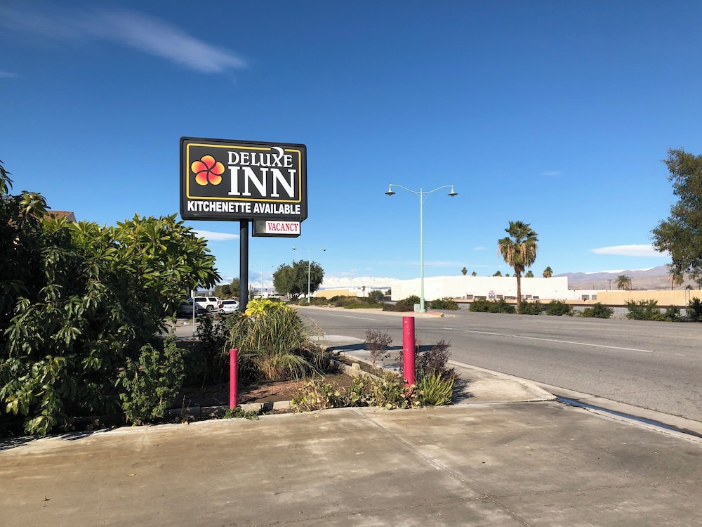 Deluxe Inn - carbon neutral hotel in Indio
