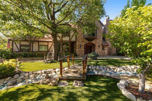 Mountain Memories on Tavern Bay in Lake Arrowhead, United States