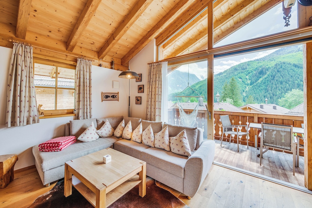 Chaletdorf am Sonnenhang — 4-Star Luxury Hotel in Neukirchen Am Grossvenediger, Austria