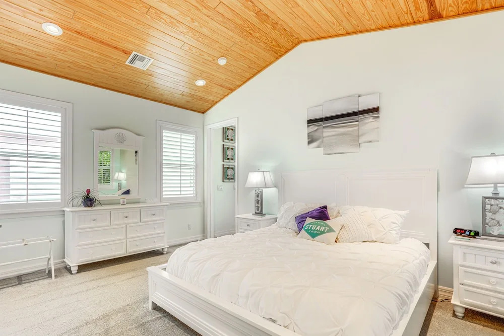 Waterfront Stuart Oasis with Hot Tub and Dock in Stuart, United States