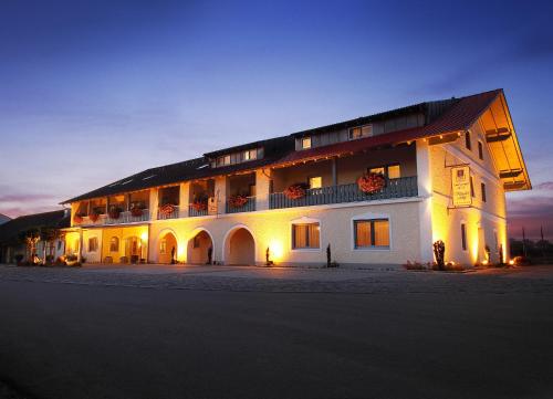 Vilstaler Hof Landgasthof Hotel — Straubing
