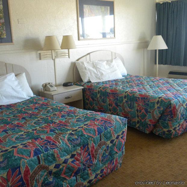 The Buccaneer Beach Motel - photo 3