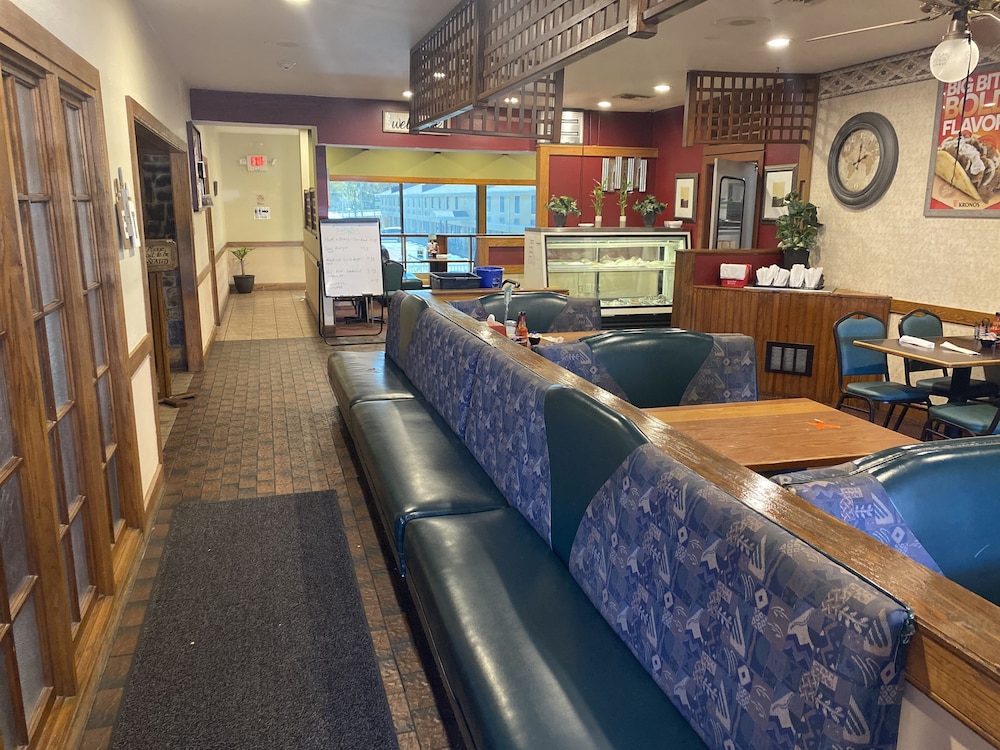 Super 8 by Wyndham Fort Scott - photo 22