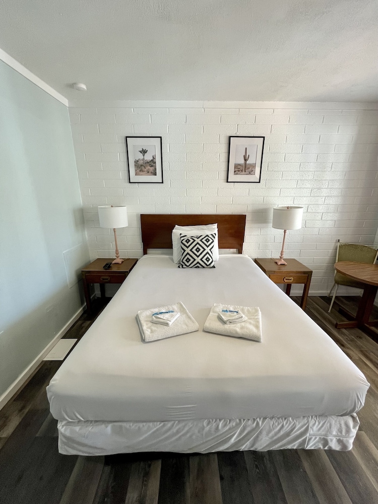 The Postcard Motel - photo 20